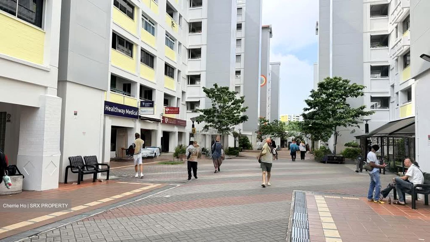 Tampines Heart (D18), Shop House #593980151
